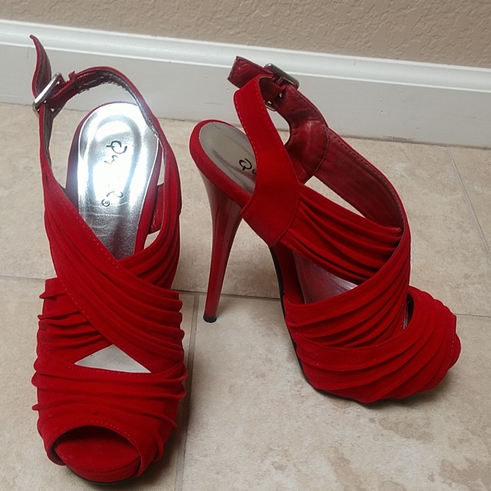 Sexy red heels!!
